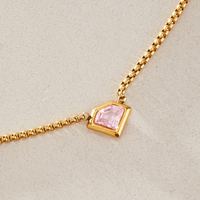 Collier pendentif en acier inoxydable plaqué or 18 carats de style classique, design original J&D, avec zircone cubique rose en forme de diamant