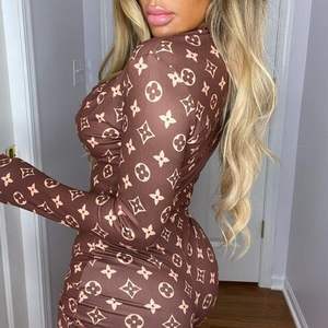 Combinaison de pyjama pour femme adulte, col en V, body moulant, short de pyjama, vêtements de nuit - Product Image 3