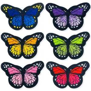 Многоцветные нашивки-бабочки с вышитым рисунком