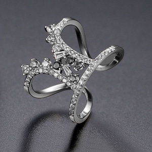 Bague géométrique en laiton plaqué or 18 carats avec zircone pavée pour femmes, style romantique avec ouverture pour pierre précieuse ronde - Product Image 5