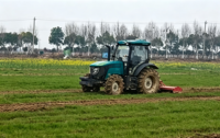 Traktor Roda 4WD Diesel 85HP TH854 Seri Baru Hemat Energi Performa Tangguh, Penjualan Global Terlaris untuk Mesin Pertanian