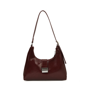 Sac à main pour femme avec boucles en métal souple et bandoulière simple - Product Image 5