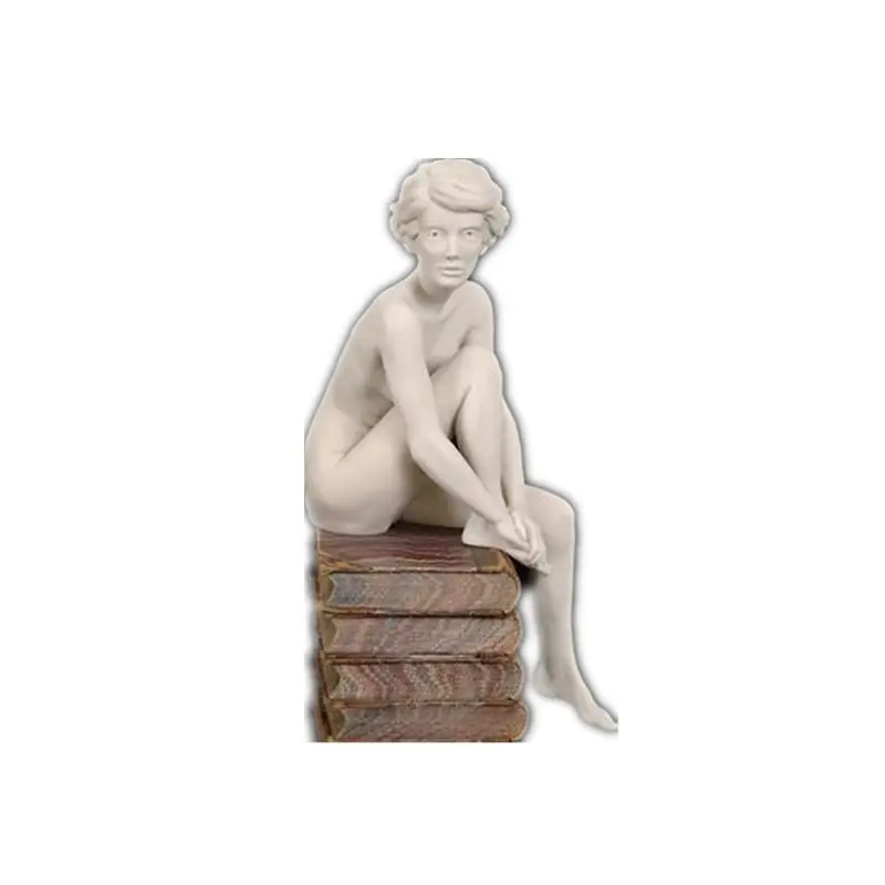 intonaco bianco nudo figura femminile seduta sul libro