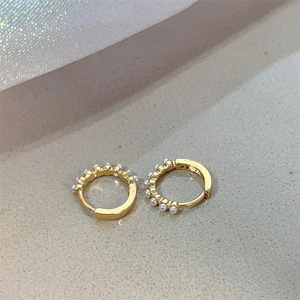 Boucles d'oreilles Huggie Hoop Minimalist Silver Needle18k Gold Plated Vintage Waterproof Pearl Hoop Earrings - Product Image 5