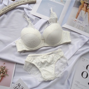 Reggiseno di pizzo europeo taglie forti da ragazza con cinturino incrociato DE Cup Fat MM Sexy raccolto per regolare la biancheria intima di pizzo. - Product Image 6