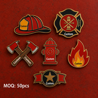 Pin de solapa metálico esmaltado personalizado al por mayor con temática de bombero, insignia de casco de bombero, insignia de estación de bomberos, recuerdo de honor de héroe