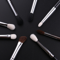 IPRESTA PBEC8 Noir Argent Poils Naturels – Kit Professionnel 8 Pièces pour les Yeux – Pinceaux à Sourcils et Eyeliner Ultra Fins et Affûtés à Manche en Bois