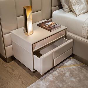 Ensemble <span class=keywords><strong>de</strong></span> meubles <span class=keywords><strong>de</strong></span> chambre à coucher <span class=keywords><strong>de</strong></span> luxe <span class=keywords><strong>de</strong></span> designer italien, <span class=keywords><strong>lit</strong></span> king size, ensemble <span class=keywords><strong>de</strong></span> cadre <span class=keywords><strong>de</strong></span> <span class=keywords><strong>lit</strong></span> king size, meubles <span class=keywords><strong>de</strong></span> chambre à coucher, <span class=keywords><strong>lit</strong></span> en cuir avec tête <span class=keywords><strong>de</strong></span> <span class=keywords><strong>lit</strong></span> haute - Product Image 4