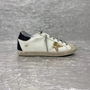 Zapatos casuales originales de lujo con suela plana, estrellas brillantes y estilo retro. Estos son zapatos deportivos casuales. - Product Image 1