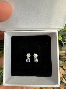ต่างหูเพชรพลอยไพลินสีน้ำเงินทรงลูกแพร์ทองคำ 10K แท้ ดีไซน์โซลิแทร์ ประดับเพชรพลอย  สำหรับผู้หญิง  เครื่องประดับแฟชั่นสวยหรู - Product Image 2