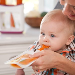 Portable Fruit Vegetable Puree Squeezer For Baby Kids Feeding With 10 Pouches Included - Product Image 3