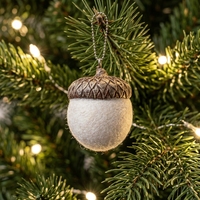 Ornement suspendu en feutre de laine rustique en forme de gland, pendentif en forme de capuchon texturé naturel et gaufré pour la décoration d'hiver des cottages et des forêts