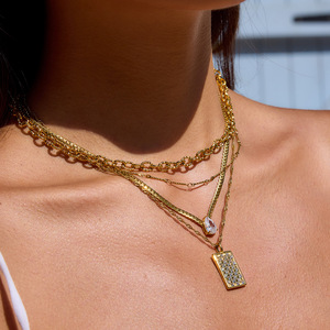 Collar con Colgante Rectangular de Acero Inoxidable con Diamantes Blancos Engastados en Pavé, Joyería de Regalo - Product Image 4