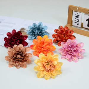 ดอกดาเลียประดิษฐ์จาก Dongchen Crafts ขนาด 10 ซม. ดอกไม้ผ้าไหมสำหรับตกแต่งงานแต่งงาน ตกแต่งบ้าน สีสันฤดูใบไม้ร่วง - Product Image 1