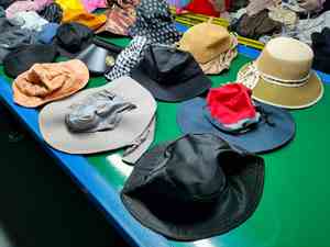 PJ03 Cappelli Invernali Usati di Marche Miste, <span class=keywords><strong>Abbigliamento</strong></span> di Seconda Mano all'Ingrosso, Cappelli di Alta Qualità per Uomo e Donna - Product Image 3