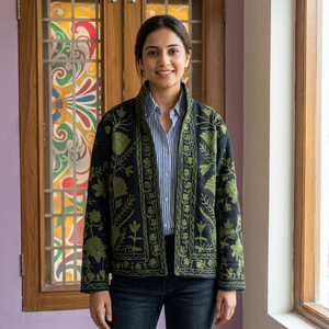 Chaqueta Bomber de Mujer Hecha a Mano en Tela de Algodón TNT ~ Abrigo Suzani Floral Negro, Transpirable y Ecológico, Producción Alif - Product Image 6