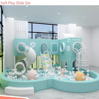 Ensemble de jeux souples avec balançoire, toboggan, piscine à balles, filet d'exploration, structure d'escalade, zone de jeux intérieure en mousse pour enfants, château gonflable pour la maison