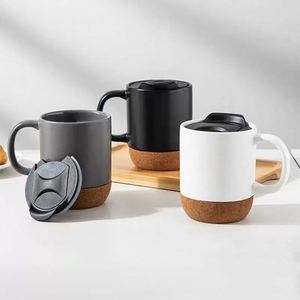 Mug à café en céramique personnalisé avec logo promotionnel, base en liège, poignée en bois, couvercle, finition mate blanche - Product Image 4