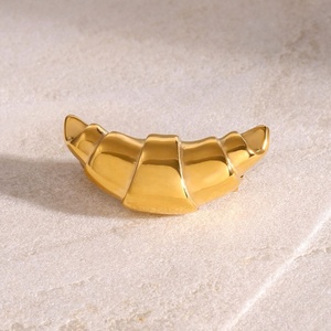Joyería Personalizada de Moda, Pin de Solapa de Lujo Ligero, Diseño de Croissant, Glamour, Acero Inoxidable, Joyería Impermeable al por Mayor - Product Image 5