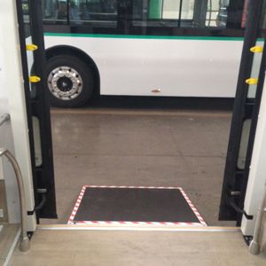 Pentes de rampe de fauteuil roulant en aluminium électrique de MiniBus de <span class=keywords><strong>bus</strong></span> de ville de plancher bas pour la capacité de chargement 350kg moteur de 12V/24V certifié CE - Product Image 6