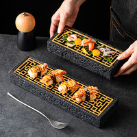 Vaisselle de gastronomie moléculaire pour restaurant japonais, assiettes à sushi rectangulaires noires créatives, plateau de service pour saumon et fruits de mer avec glace sèche