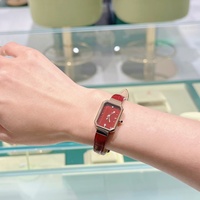 Jam Tangan Wanita Merah Muda Retro Model Kubus Gula dengan Jarum Baja Tahan Karat Ramah Lingkungan - Produk Baru, Promo Terbatas
