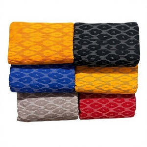 Tissu en coton Ikat tissé à la main, motif géométrique traditionnel, poids moyen, pour vêtements féminins - Product Image 5