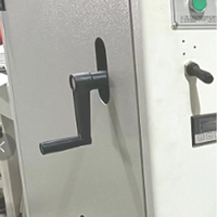 Ligne de machine automatique de laminage à froid pour le travail du bois avec moteur, pompe à engrenages haute puissance pour MDF/PVC/PET/HPL
