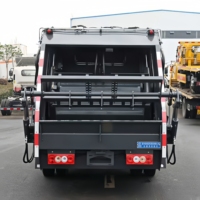 Camion de collecte des déchets compacteur 5,8 m³ 4x2 à transmission manuelle, conception hermétique, véhicule d'élimination des déchets municipaux
