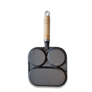 La <span class=keywords><strong>plaque</strong></span> à œufs à fond plat <span class=keywords><strong>en</strong></span> <span class=keywords><strong>fonte</strong></span> au design moderne est équipée d'un manche <span class=keywords><strong>en</strong></span> bois et convient à la <span class=keywords><strong>cuisson</strong></span> et à la friture des œufs. - Product Image 4