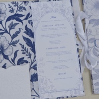 Carpeta de Menú de Mesa de Lino Floral Azul Vintage, Monograma Personalizado para Parejas, Cinta de Satén, Invitaciones de Boda Plegables de Tela Estilo Costero Europeo