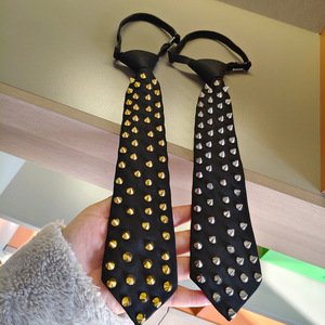 Corbata Decorativa Estilo Punk con Tachuelas, Negra, Dorada, Plateada, Monocromática, para Mujeres y Hombres, Accesorio de Moda - Product Image 1
