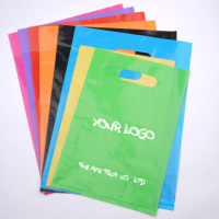 Sacs d'emballage en plastique recyclable imprimés sur mesure, découpés à la forme, avec impression sérigraphique et logo pour chaussures et fourrures
