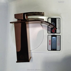 Robinet de lavabo universel en laiton Robinet de lavabo froid et chaud Robinet de lavabo <span class=keywords><strong>hors</strong></span> <span class=keywords><strong>sol</strong></span> Robinetterie cascade <span class=keywords><strong>Mitigeur</strong></span> d'évier - Product Image 4