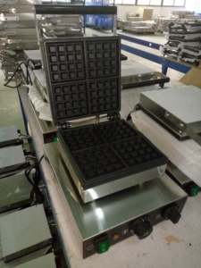 Gaufrier commercial rotatif 220V en acier inoxydable avec plaques antiadhésives pour restaurant et station petit-déjeuner - Product Image 1