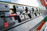 Presse plieuse CNC RAYMAX, fabricant chinois, pour l'exportation, avec une grande capacité de production