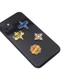 Épingles en émail écologiques personnalisées en usine avec logo sur mesure, couleur personnalisée durable, cadeaux commémoratifs, autocollants pour téléphone - Product Image 3