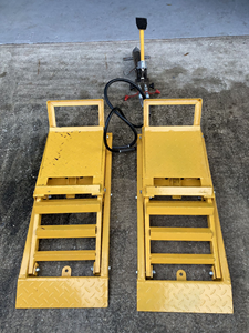 Fabricant CE 1.5T Crics de <span class=keywords><strong>Garage</strong></span> Hydrauliques Portables en Acier pour Voiture avec Élévateur de Véhicule OEM Réglable et Rampe de Réparation à Deux Colonnes - Product Image 6