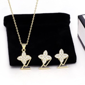 Vente en gros d'usine, <span class=keywords><strong>bijoux</strong></span> de mariage de luxe pour femmes, ensembles de colliers et de boucles d'oreilles, <span class=keywords><strong>acier</strong></span> <span class=keywords><strong>inoxydable</strong></span> plaqué or 18 carats - Product Image 5