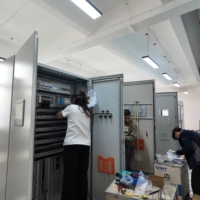 Gabinete de Control de Ingeniería de Alta Precisión DZMCT para Bomba de Agua con Programación VFD/PLC, Gabinete Completo de Control VFD