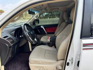<span class=keywords><strong>Toyota</strong></span> Prado TX-L SUV 4.0L Turbo Diesel Boîte Automatique Taille de Pneu R20 Sièges en Cuir Régulateur de Vitesse Traction Avant <span class=keywords><strong>Voiture</strong></span> d'<span class=keywords><strong>Occasion</strong></span> 2011 - Product Image 4