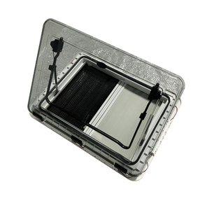 Finestra da <span class=keywords><strong>Tetto</strong></span> <span class=keywords><strong>per</strong></span> Camper e Roulotte in Acrilico Trasparente Anti-UV a Doppio Strato, Angolo di Apertura 70°, con Luce LED e Asta di Supporto Pneumatica - Product Image 1