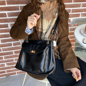 Bolso cruzado de estilo coreano para mujer, bolso de pecho negro minimalista Retro resistente al agua, cierre con correa única - Product Image 3