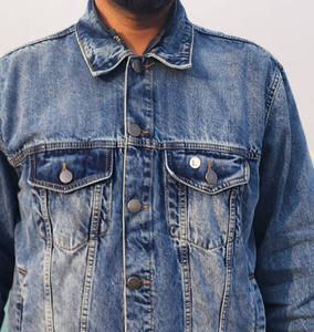 Vestes en denim bleu 100% coton personnalisées avec étiquette de col tissée et patch en cuir au dos, processus de revêtement - Product Image 5
