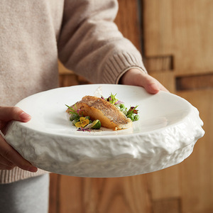 Assiettes <span class=keywords><strong>de</strong></span> Dîner Irrégulières en <span class=keywords><strong>Porcelaine</strong></span> <span class=keywords><strong>de</strong></span> <span class=keywords><strong>Luxe</strong></span> Écologiques 12/14 Pouces, Finition Mate Noire et Blanche, pour Fêtes, Restaurants/Hôtels (Vente en Gros) - Product Image 5