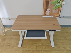 Bureau d'étude multifonctionnel en bois au design moderne, nouvelle arrivée, table réglable en hauteur, ergonomique, avec prise intégrée - Product Image 3