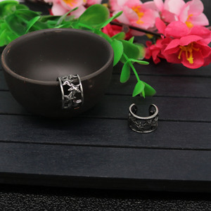 Stylish Star Pattern <b>Cuff</b> <b>Earrings</b> Stainless Steel Geometric Design For Men And Women Fashion Jewelry Non Pierced Ear Clips - Product Image 3