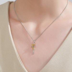 Nuova Collezione: Collana con Ciondolo Emotivo Placcato Oro, <span class=keywords><strong>Regalo</strong></span> Commemorativo per la <span class=keywords><strong>Festa</strong></span> <span class=keywords><strong>della</strong></span> <span class=keywords><strong>Mamma</strong></span> e del Papà, Raffigurante una Famiglia Abbracciata - Product Image 3
