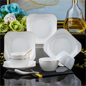 Ensemble <span class=keywords><strong>complet</strong></span> de <span class=keywords><strong>vaisselle</strong></span> carrée en céramique blanche et dorée de luxe à haute température peinte à l'or - Product Image 1