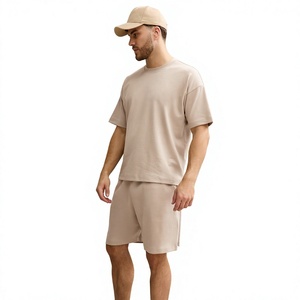 Ensemble t-shirt et short pour homme, couleur beige, col rond, tissu tricoté respirant, style décontracté pour l'été - Product Image 5